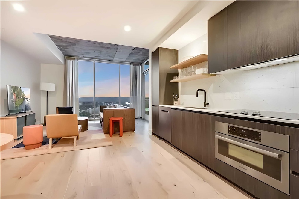 The Emma Penthouse: Modern 2BR Condo, Steps From Rainey St. & Lady Bird Lake