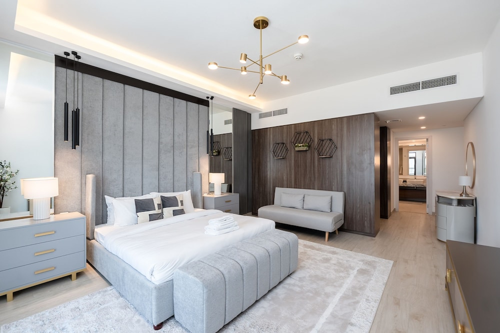 Modern 4BR w Full Burj Al Arab View Pvt Rooftop