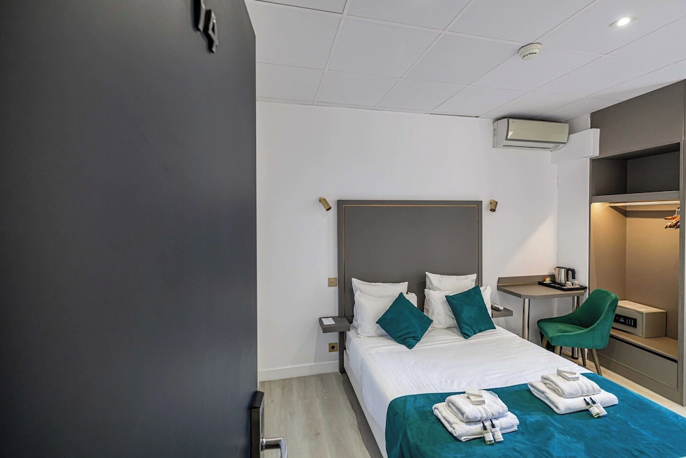 Hotel Avaton - Family Bedroom - Cannes Palais