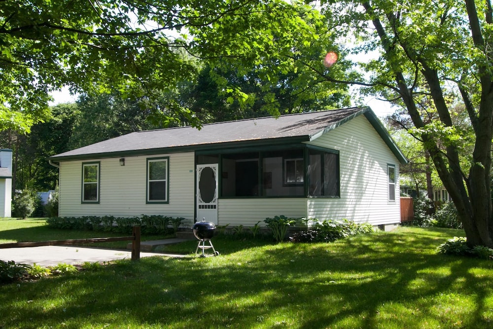 Goshorn Lake Cottages