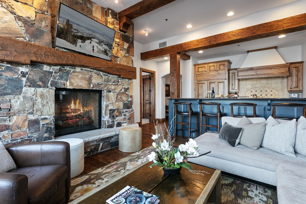 Grand Lodge - Three Bedroom #201 - Ski-in/ski-out 3 Condo