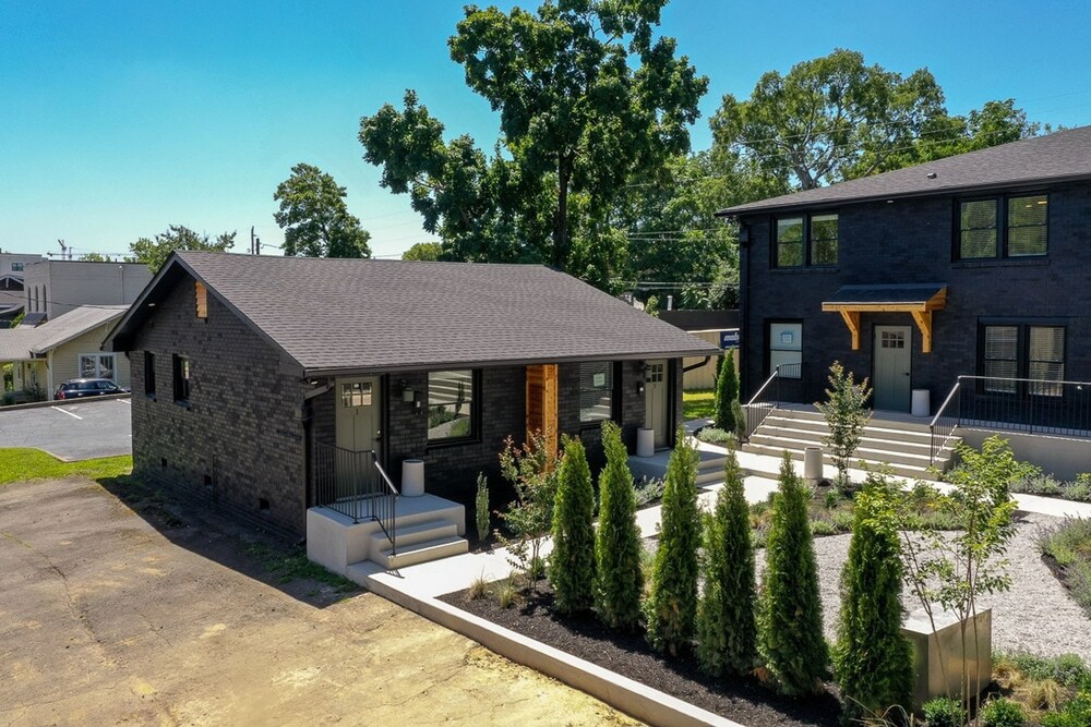 The Nomad 64-person Hillsboro Village Retreat Studio 1BR Spaces