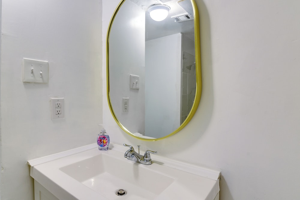 15 Mi to Dtwn Houston: Condo in Gated Community