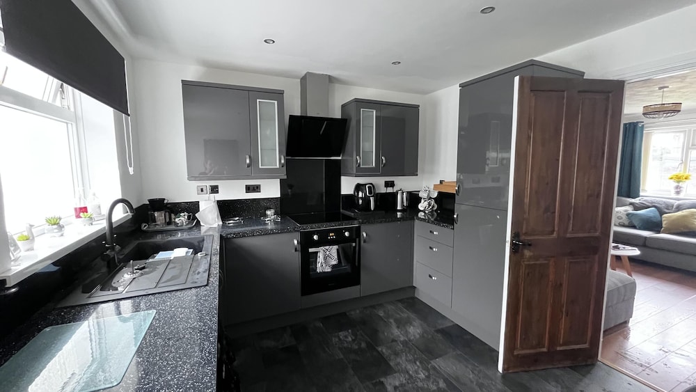 Stockton-on-tees - 2 Beds - Pet Friendly - Parking