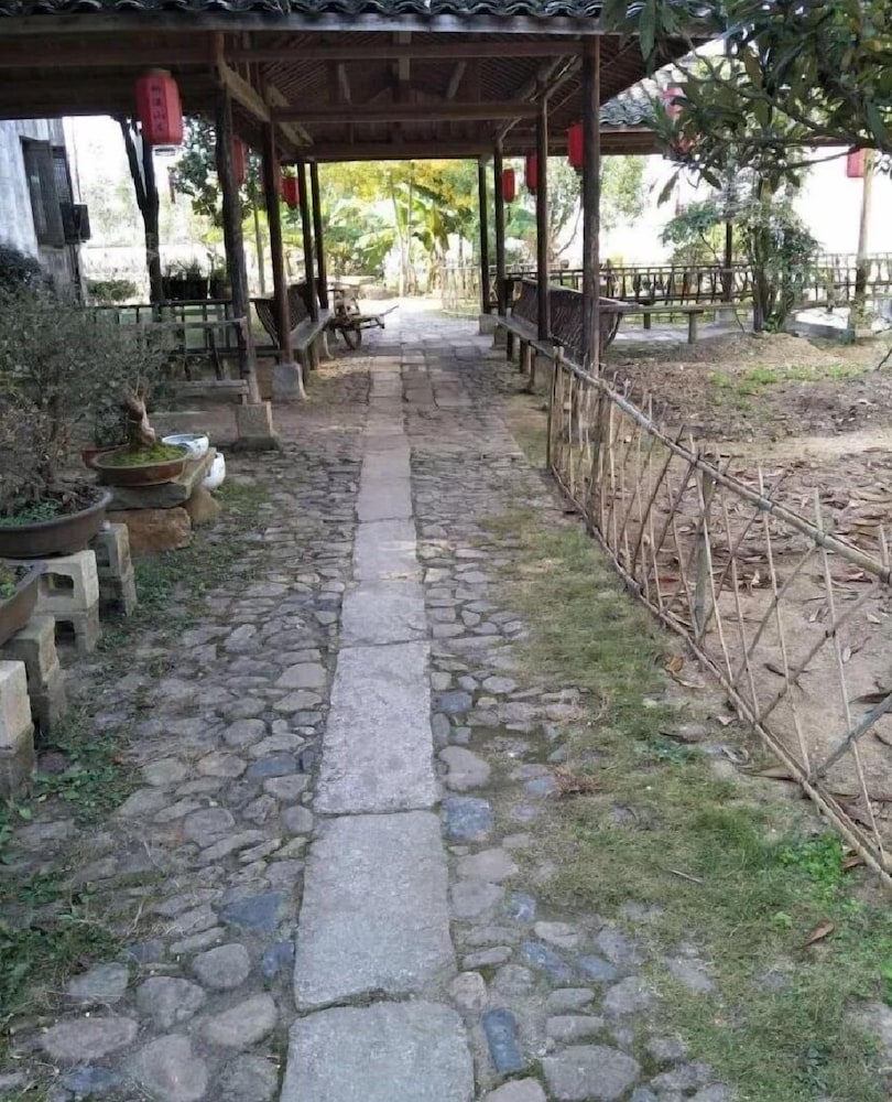 Liuxi Mountain Villa - Property Image 3