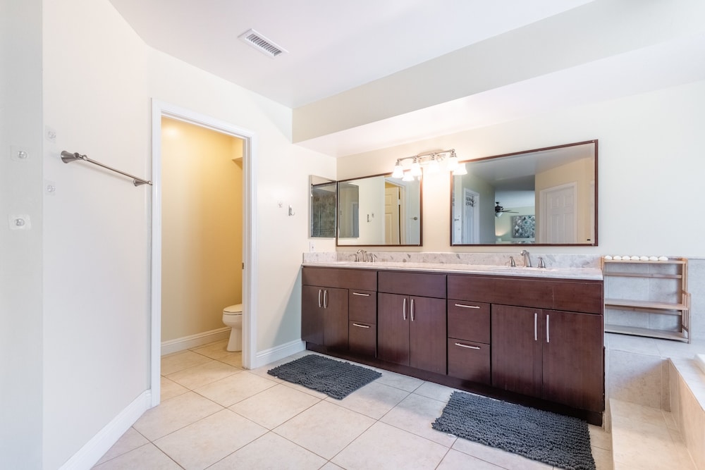 San Diego Vacations - Luxury San Diego House: Beach, Pool  Pet-friendly by Redawning - Property Image 5