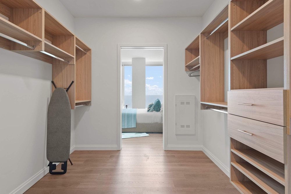 60 Fl Lake View Apt An Urban Oasis in the Sky