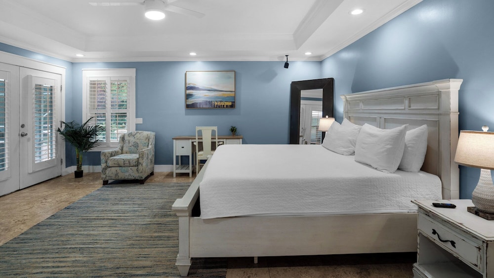 Spacious Retreat w/ Private Pool, Spa, Fireplace + Attraction Tickets!