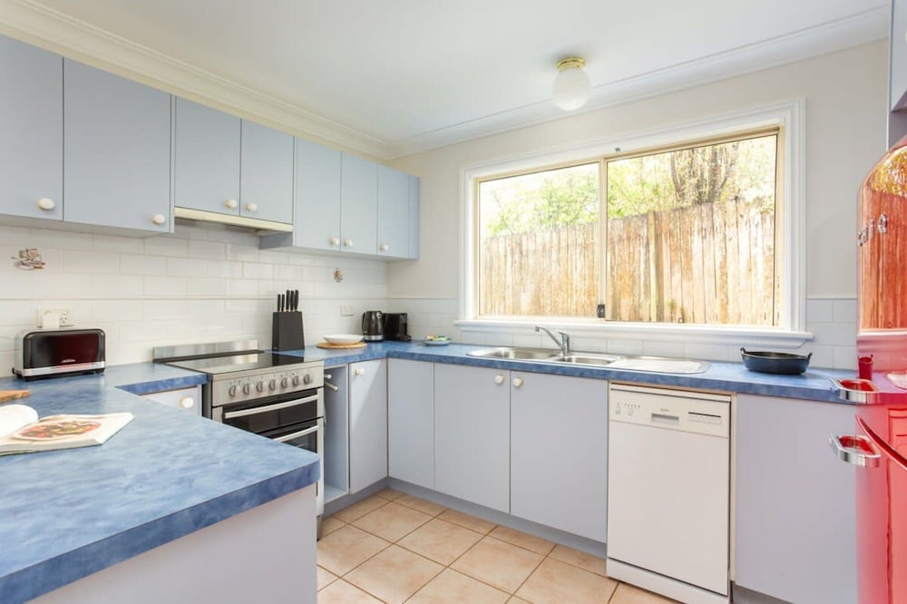 Stunning Katoomba Home With Lush Garden&playground
