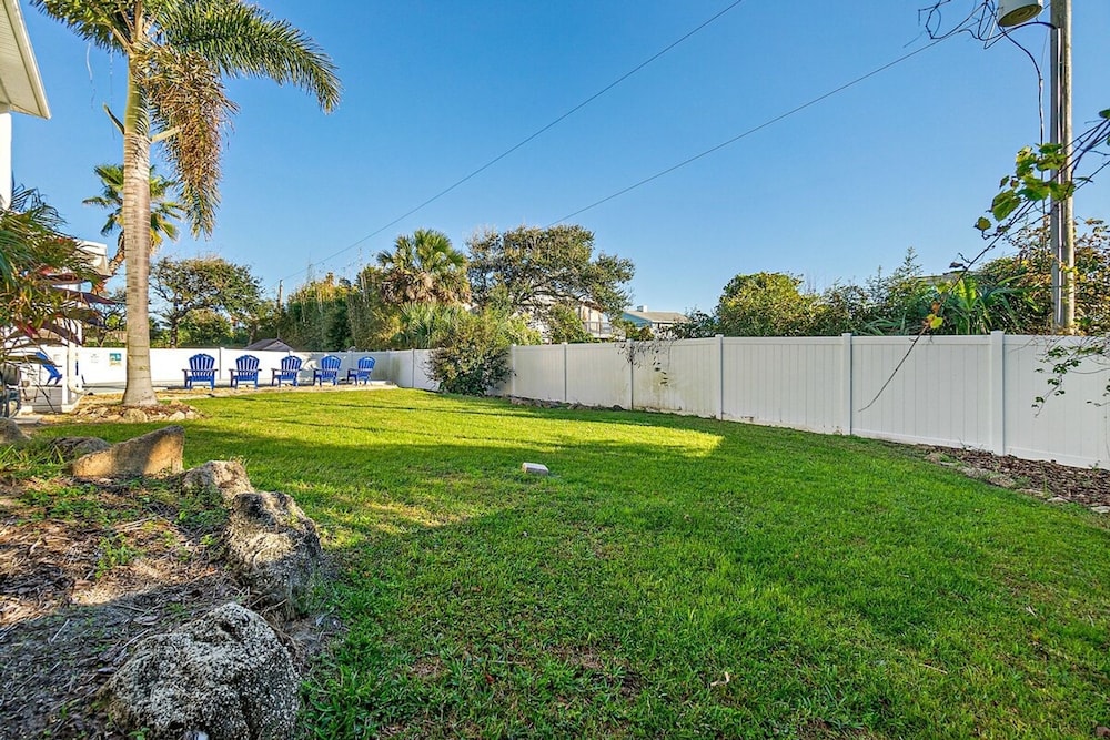 Perfect Beach House 2min Walk With Heated Pool and Hot Tub 4 bed 3 Bath With Pet Friendly