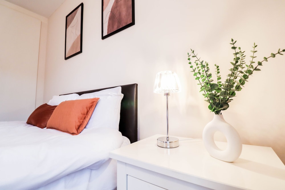 2 Bed Apartment in Russell Square