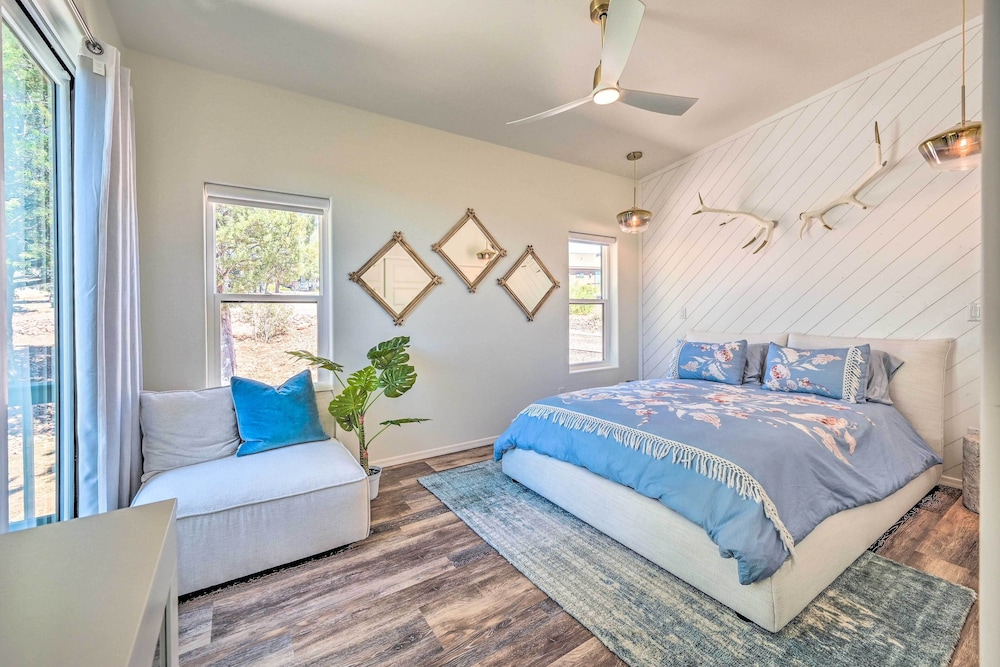 Luxe Pine Escape w/ Mtn Views  Gas Fire Pit! - Property Image 27