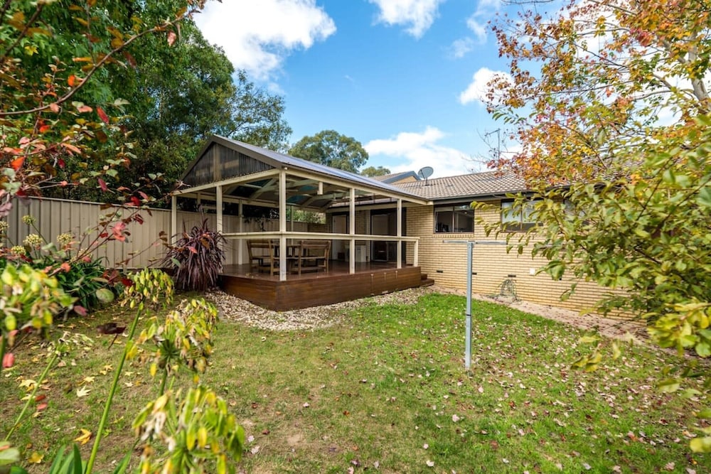 Spacious and Restful Holiday Home With Backyard