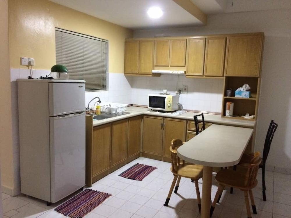 2 Bedrooms Apartment by Paul