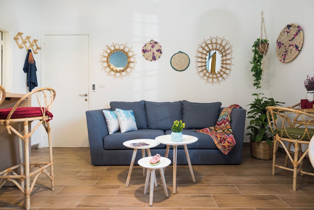 Boho-Chic Cozy 2BR - Apt & Balcony in Mar Mikhael