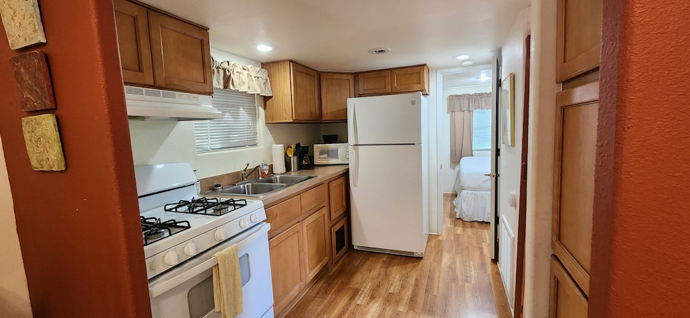 Mendelbaum Winery Guest Cabins