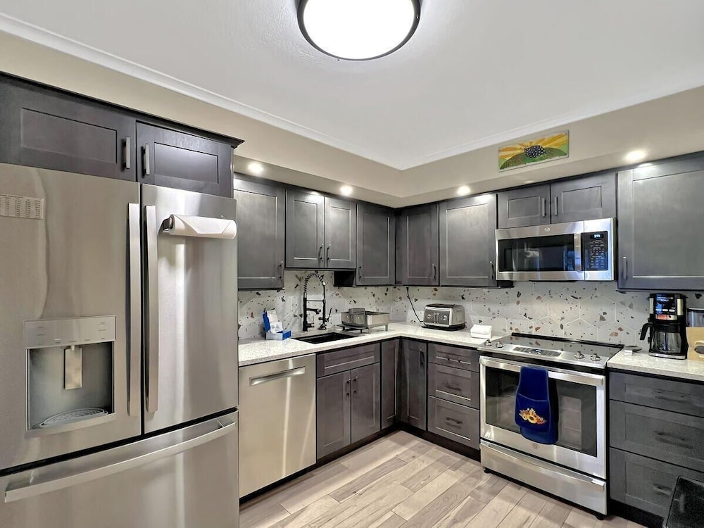 Gateway Condo A10