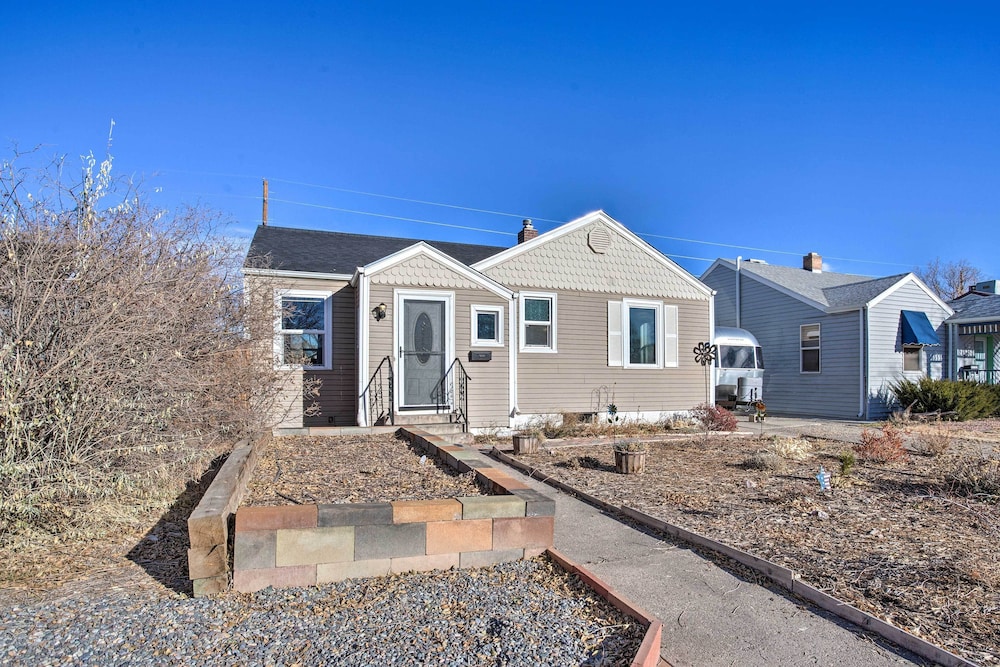Adventure Home Base - 7 Blocks to Downtown! view 3