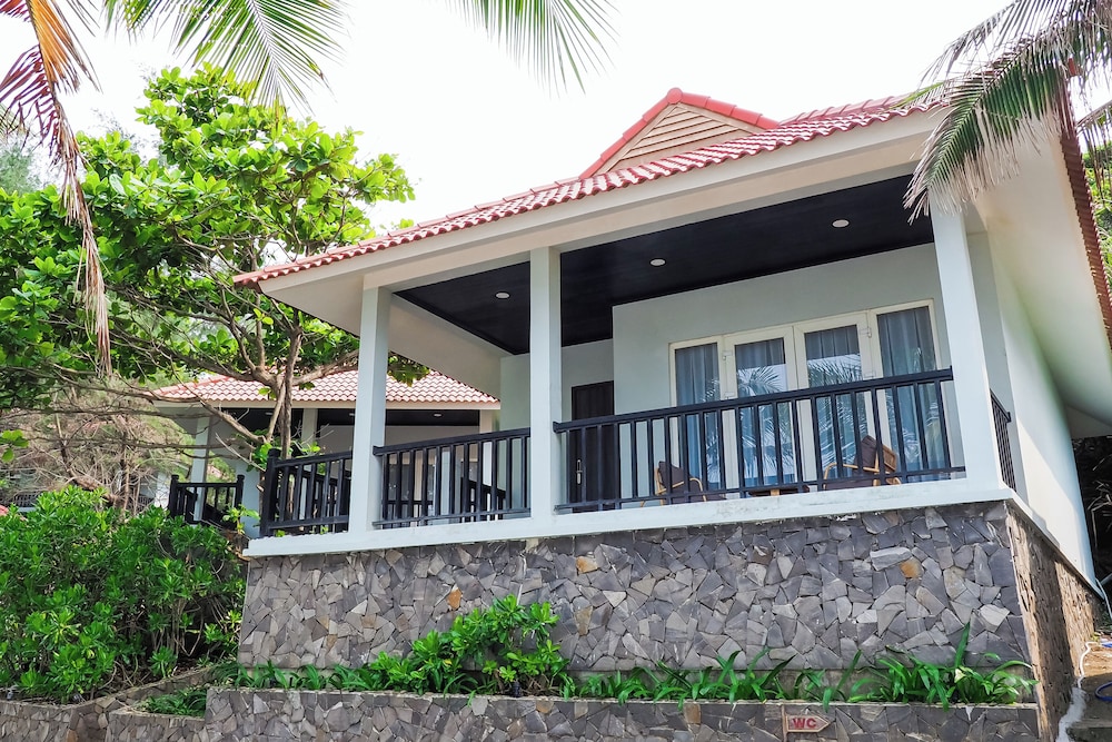 Bounce Beach Hotel & Tien Sa Resort