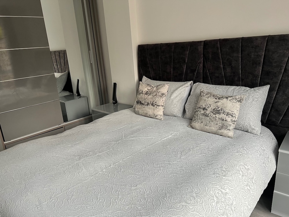 Private 1 Bedroom Apartment - Edinburgh - Sleeps 2