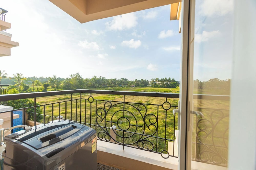 Palm Retreat 1BHK Pool & Field Views