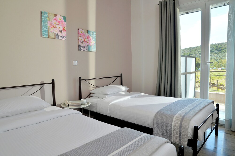 Stork Holiday Apartments - Garden & Sea View
