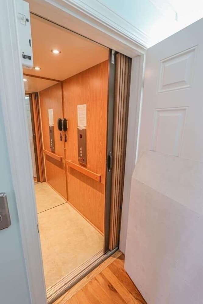 Shining Sea 5 Bedroom Home by RedAwning view 4