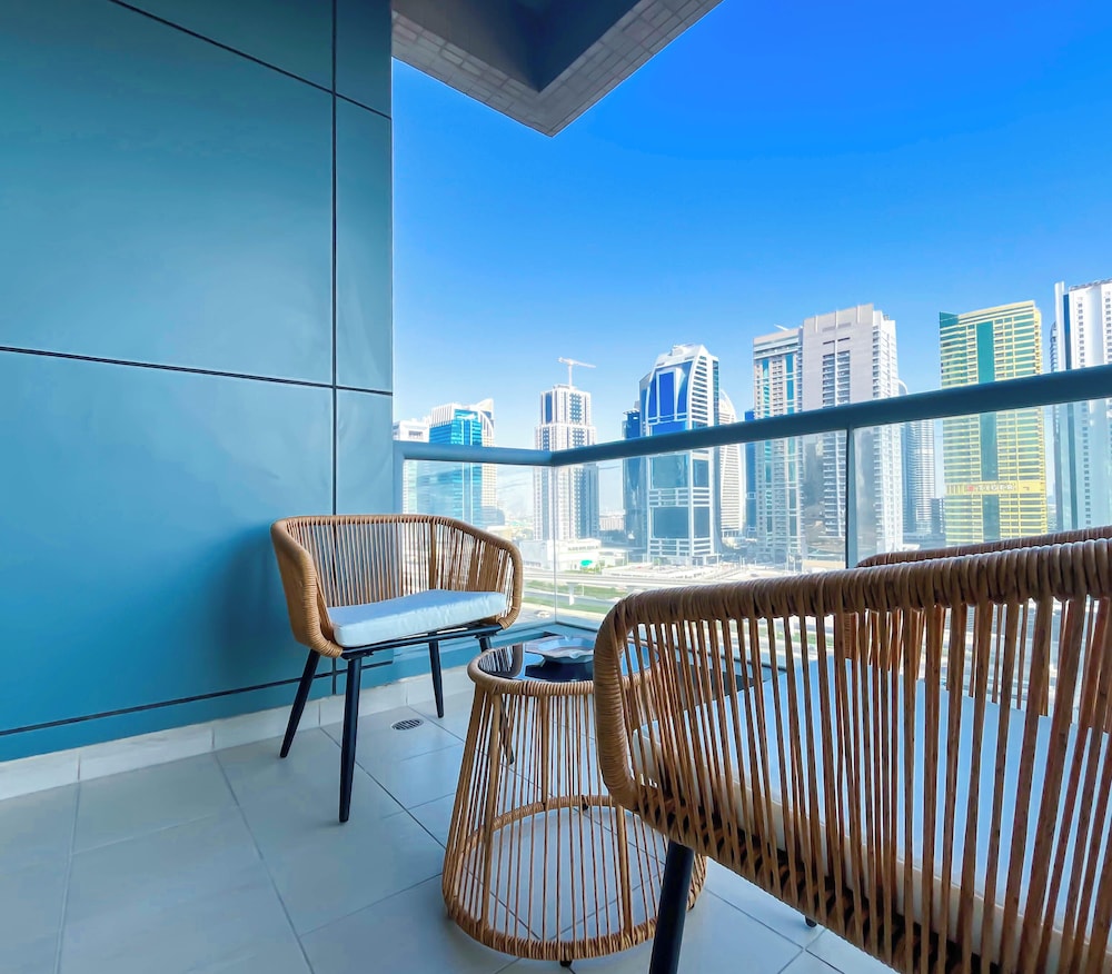 Prestige Marina Living 1BR Balcony, Pool & Gym