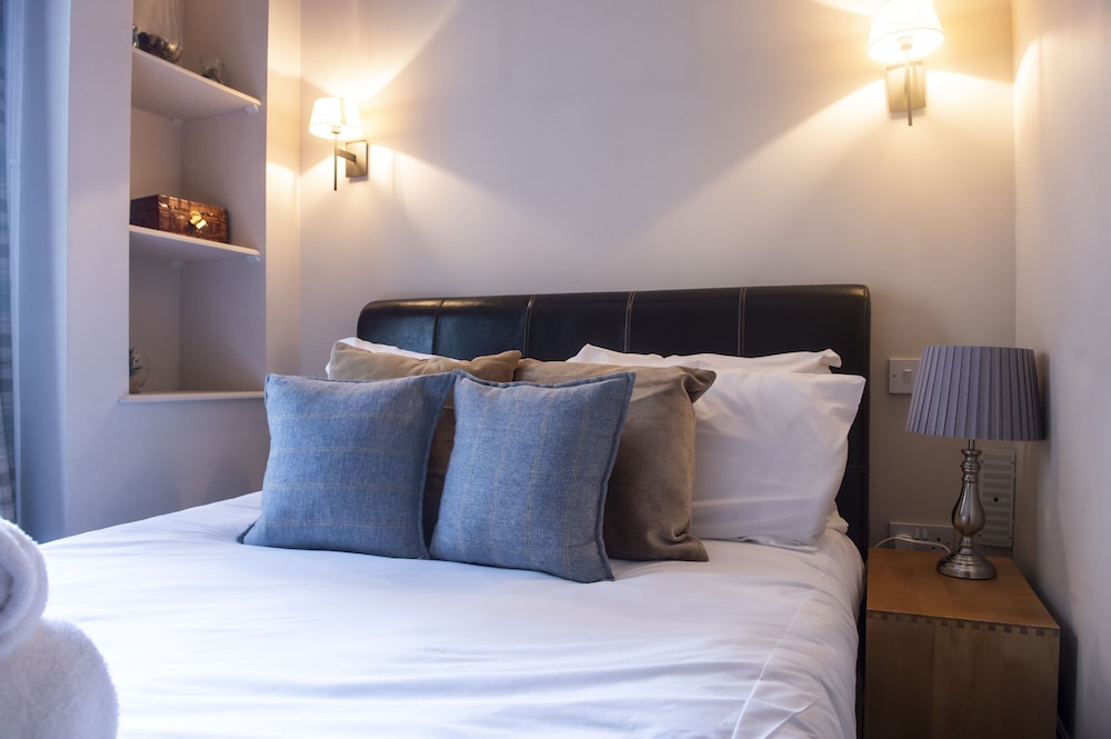 St Stephen Street Apartment view 2