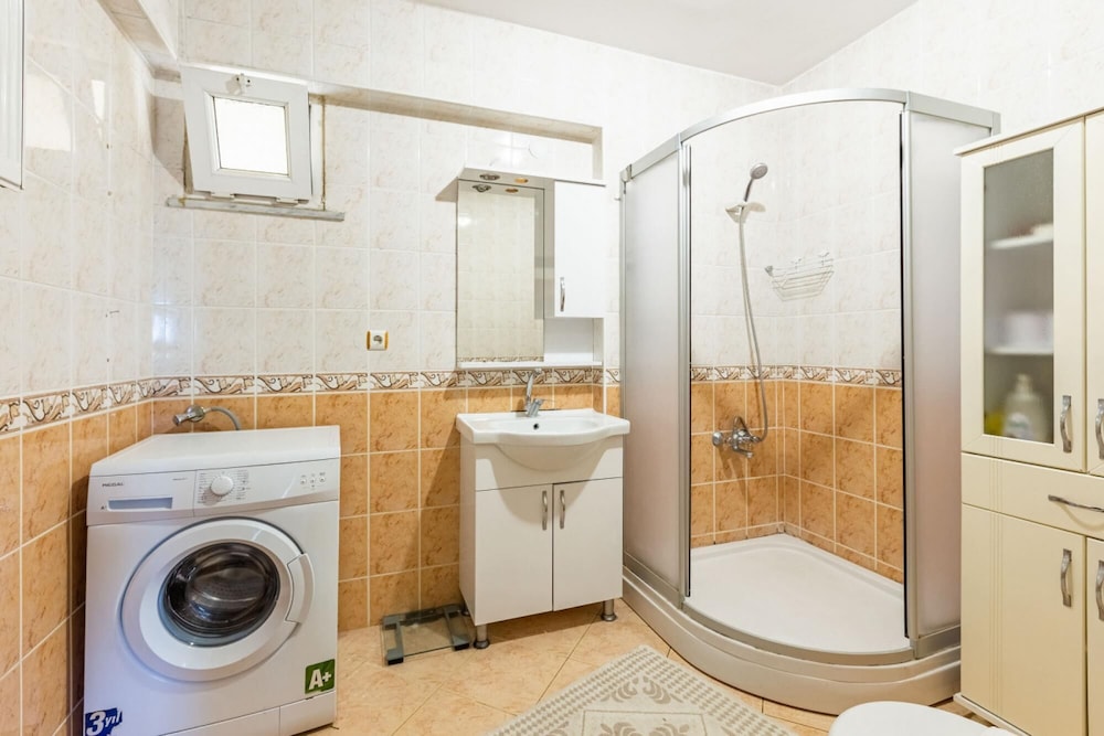 Flat With Shared Pool Near Sabiha Gokcen Airport