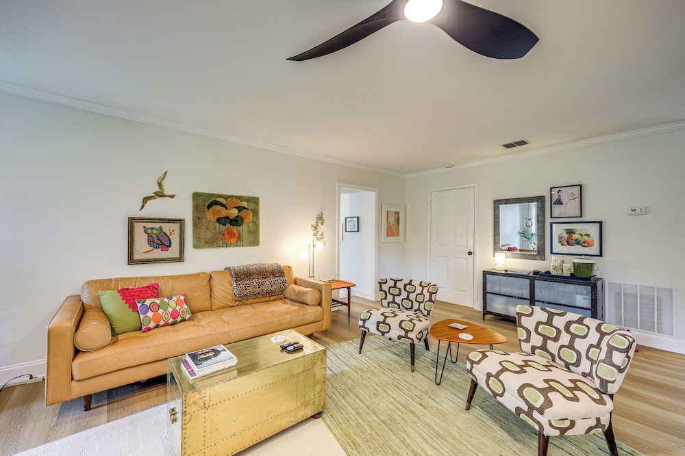 Mod on the Guad Home w/ Lake Mcqueeney Views!