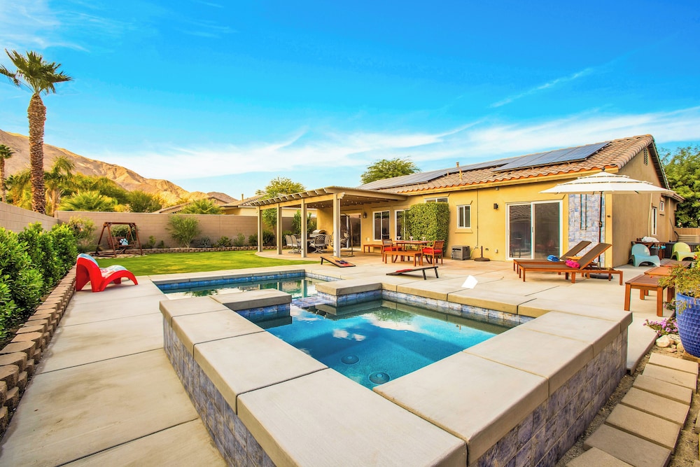 Near Downtown: Palm Springs Home w/ Mountain Views