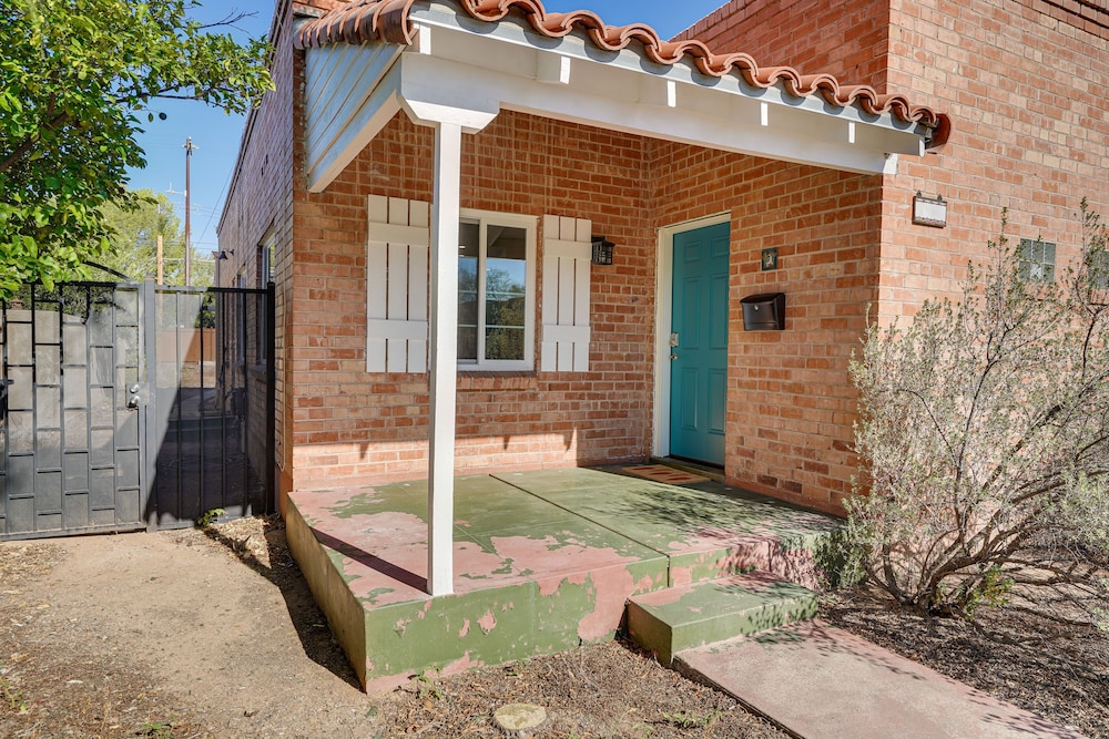 Ideally Located Tucson Townhome: 2 Mi to Downtown! view 5