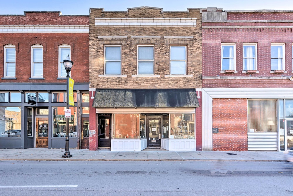 Upscale Loft in the Heart of Dtwn Springfield view 4