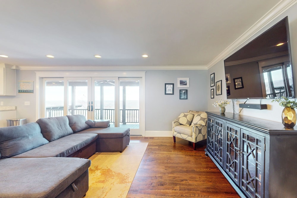3 BR Home: Dog Friendly w/ Scenic Views & Pool
