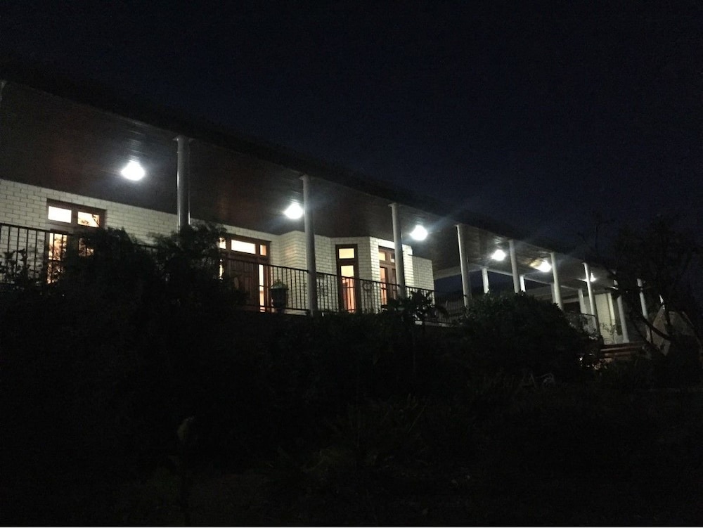 Hotel Fairway Manor Accommodation - Image 1