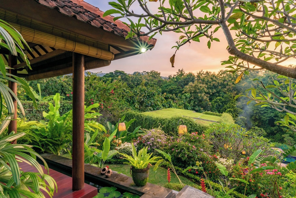 Alamanda Lovina Resort
