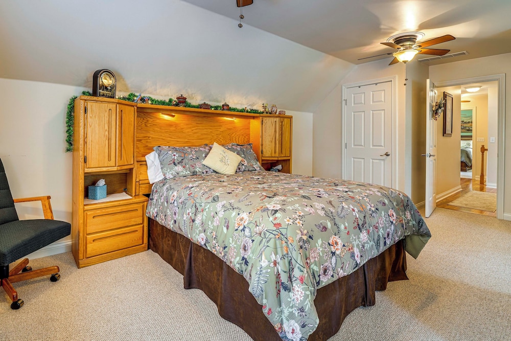 15 Mi to Louisville: Family Home w/ Private Yard!