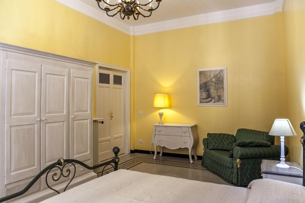 4BR Home in a Vibrant Neighborhood