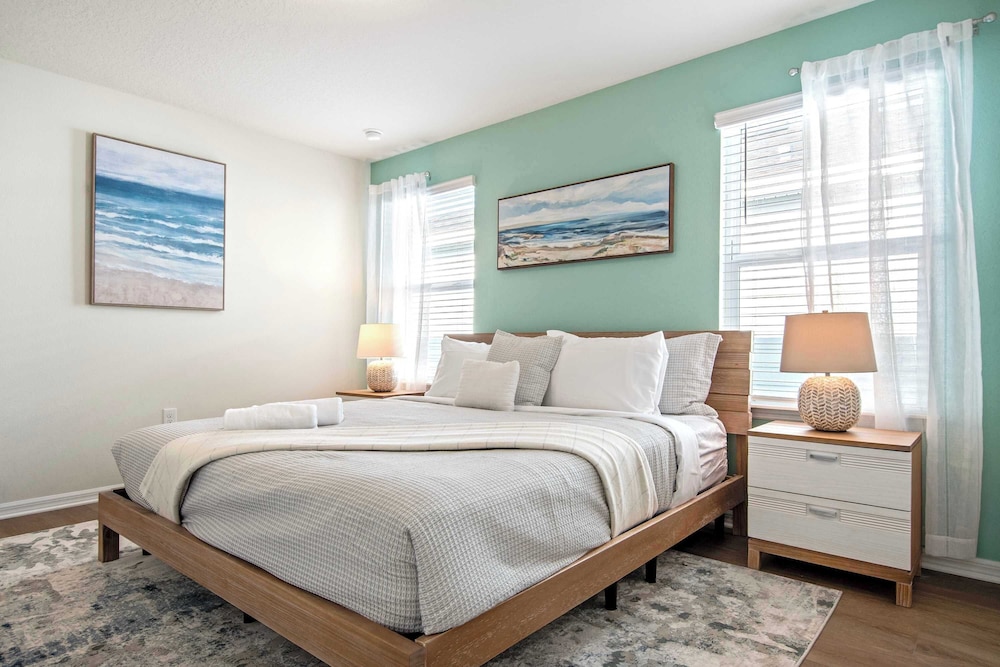 Bright & Spacious 7BR Pool Villa w/ Game Loft New Windsor Cay Resort Near Disney