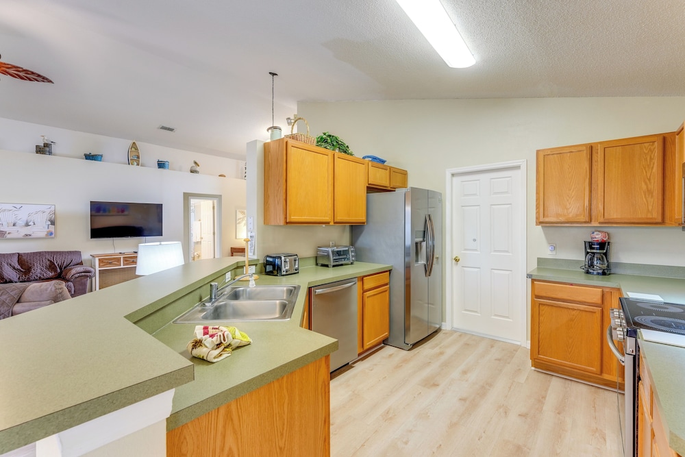 Family Home w/ Pool: Visit Disney & Orlando Parks!