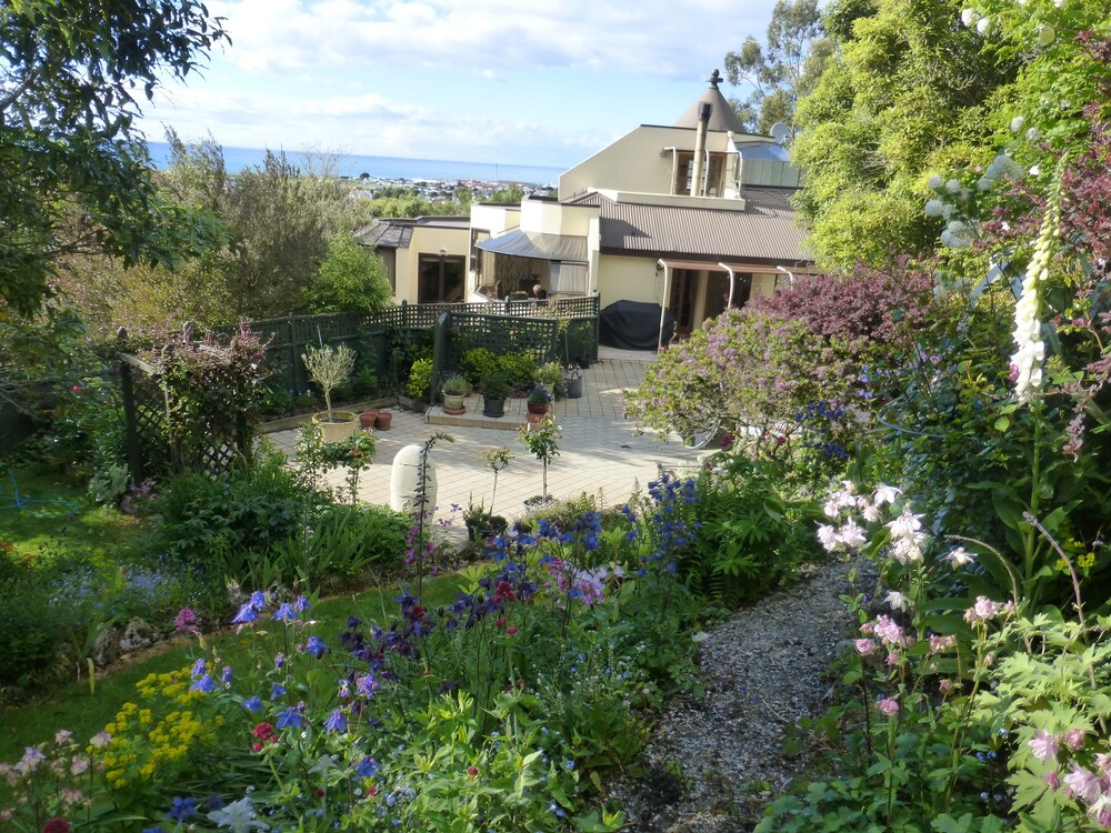 Oamaru House Bed and Breakfast