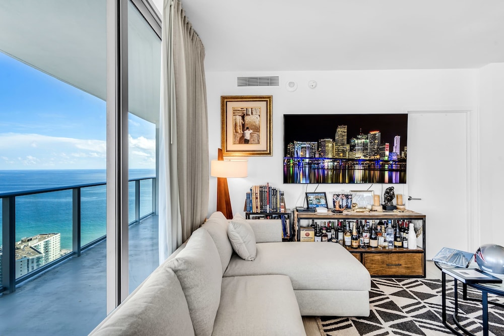 Ocean Eagle View - Luxury Oceanfront Stay for 6