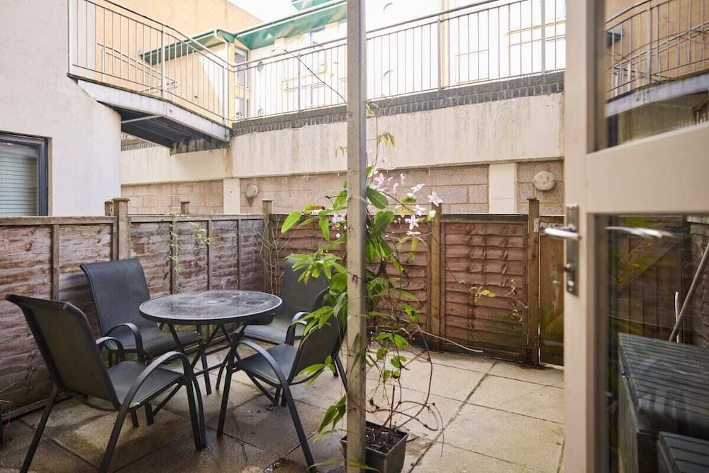 The Queen's Park Getaway - Adorable 2bdr Flat With Terrace