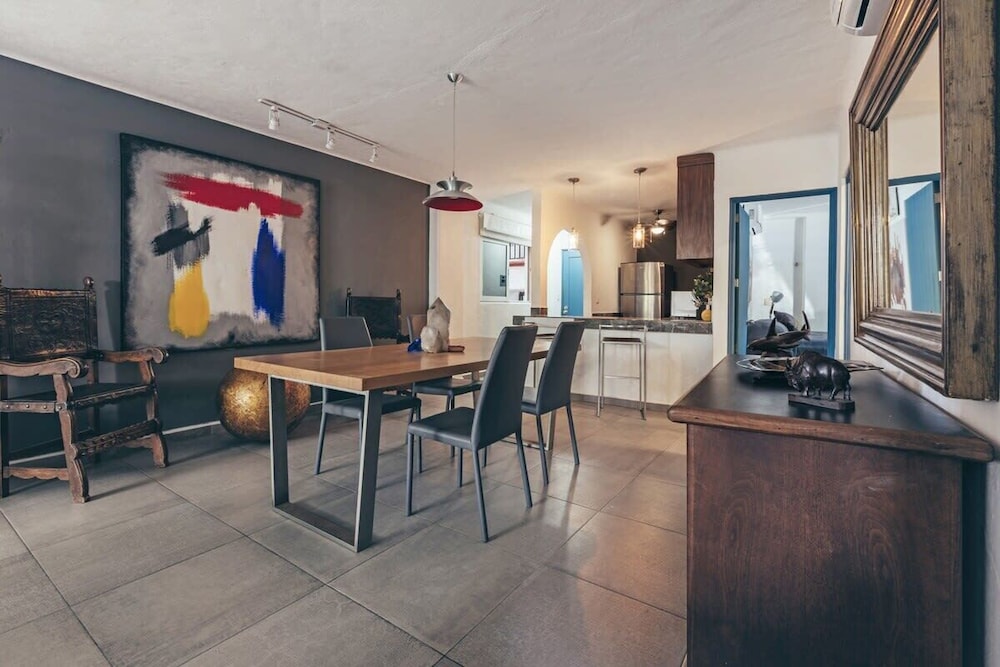 Cozy 2BR King Beds - Rooftop Pool - Fast Wifi