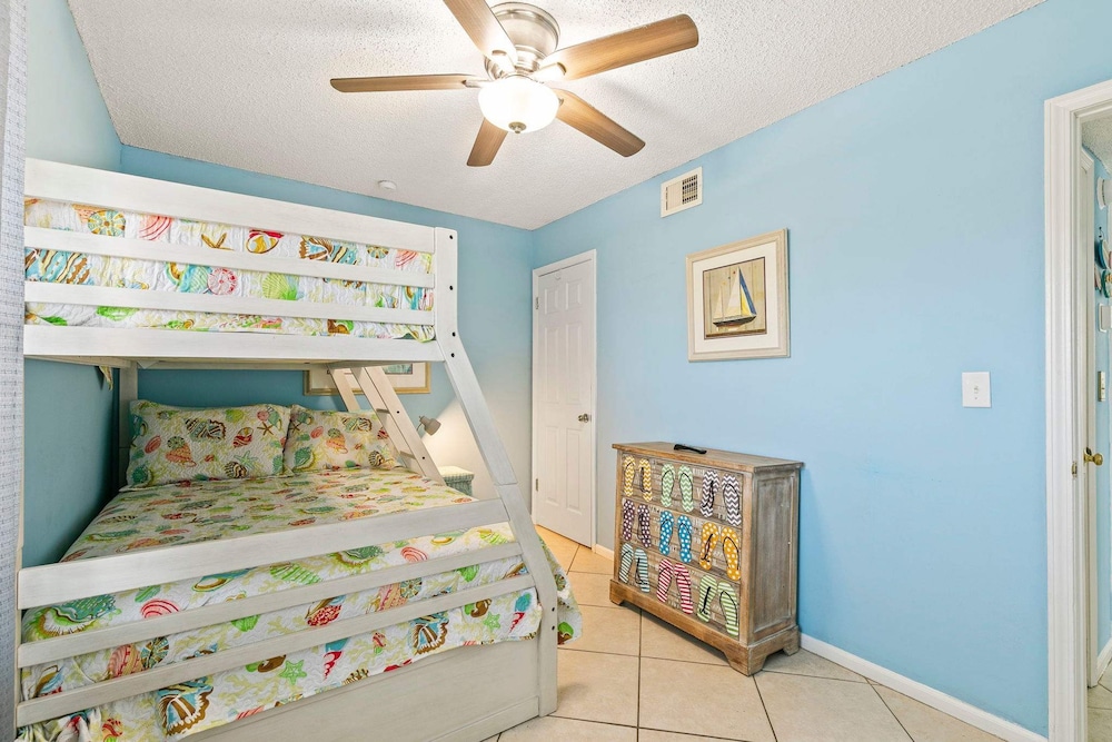 Two 2br Condos Walk to Beach Hangout