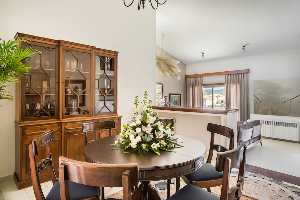 Malibu Studios & Apartments