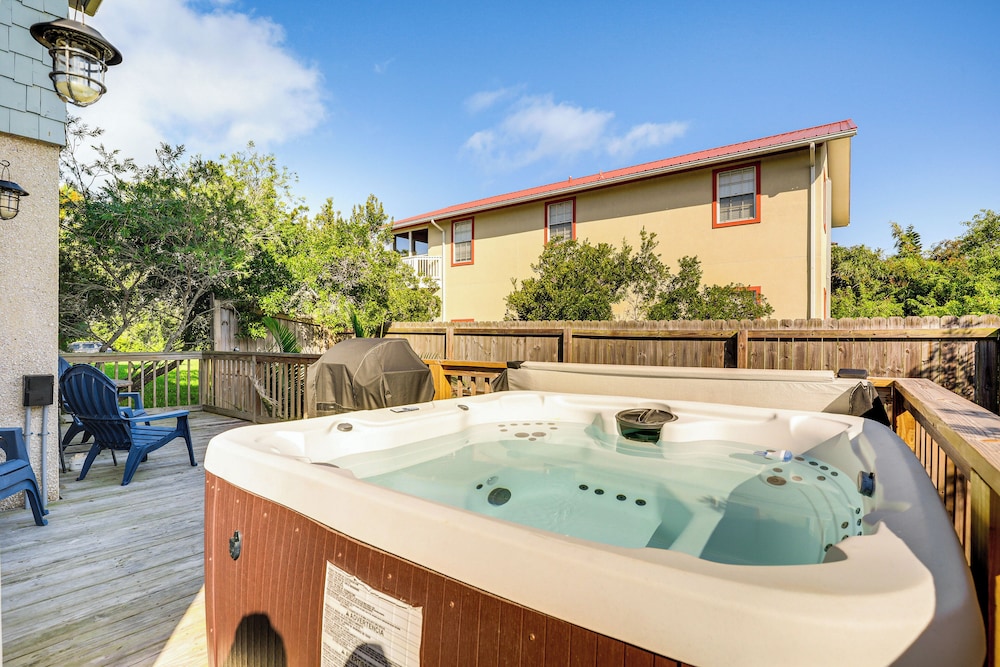 Home w/ Private Hot Tub < 1 Mi to Butler Beach!