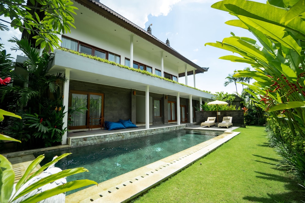 Desa Swan Villas & SPA