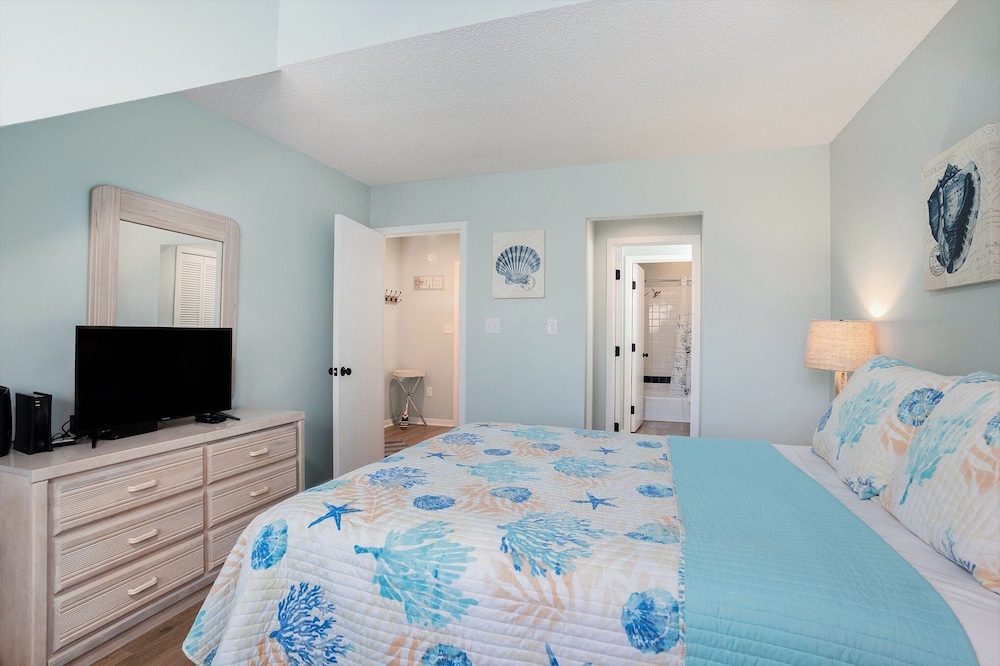 2d West Hyde Park 3 Bedroom Condo